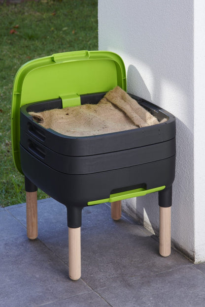 Maze Worm Farm with Wooden Legs - mazeproducts