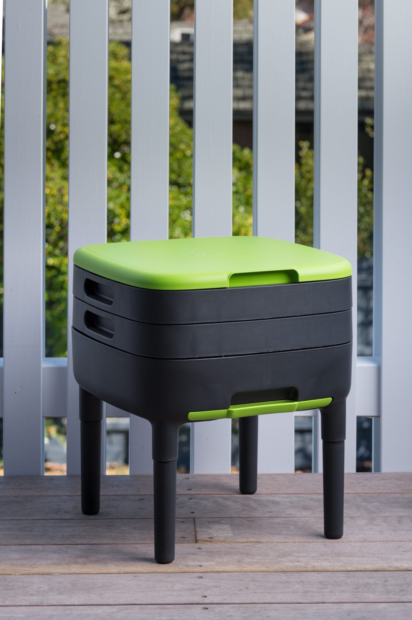 Maze Worm Farm with Three Trays & Legs - mazeproducts